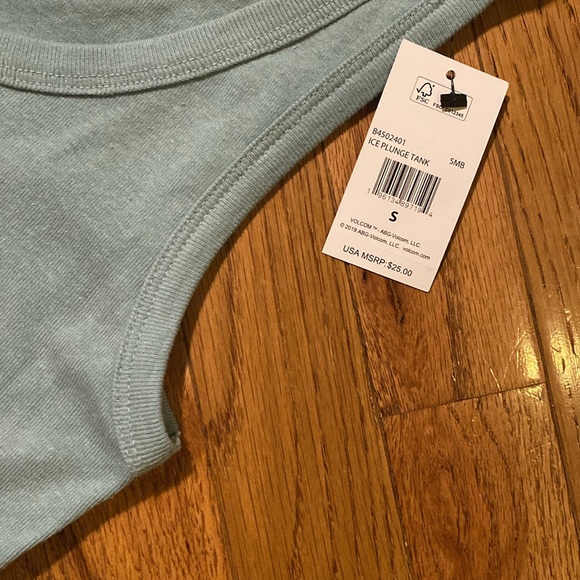 Volcom Tank - Picture 3 of 4